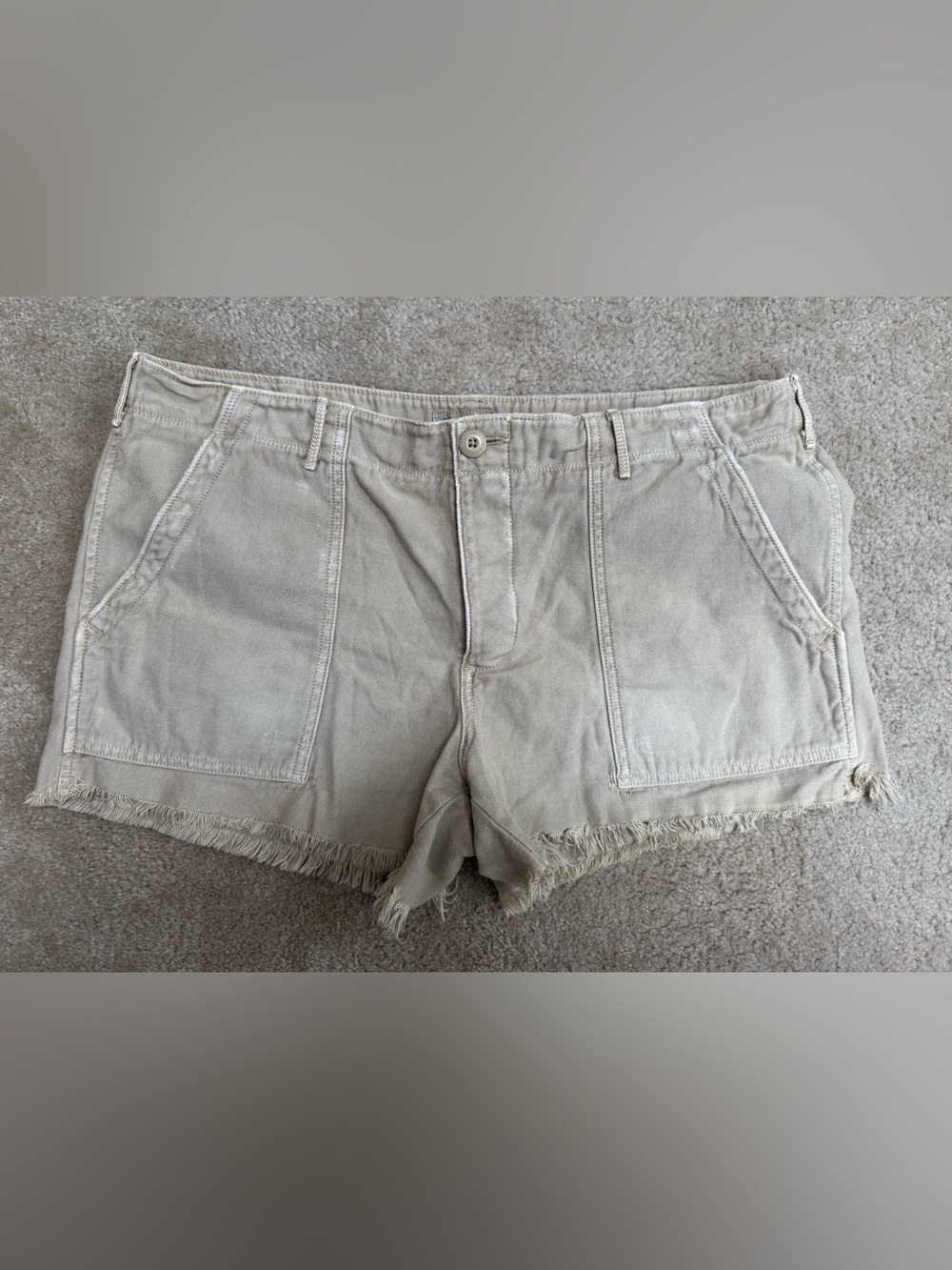 American Eagle Outfitters Light Khaki Frayed Hem Cargo Shorts